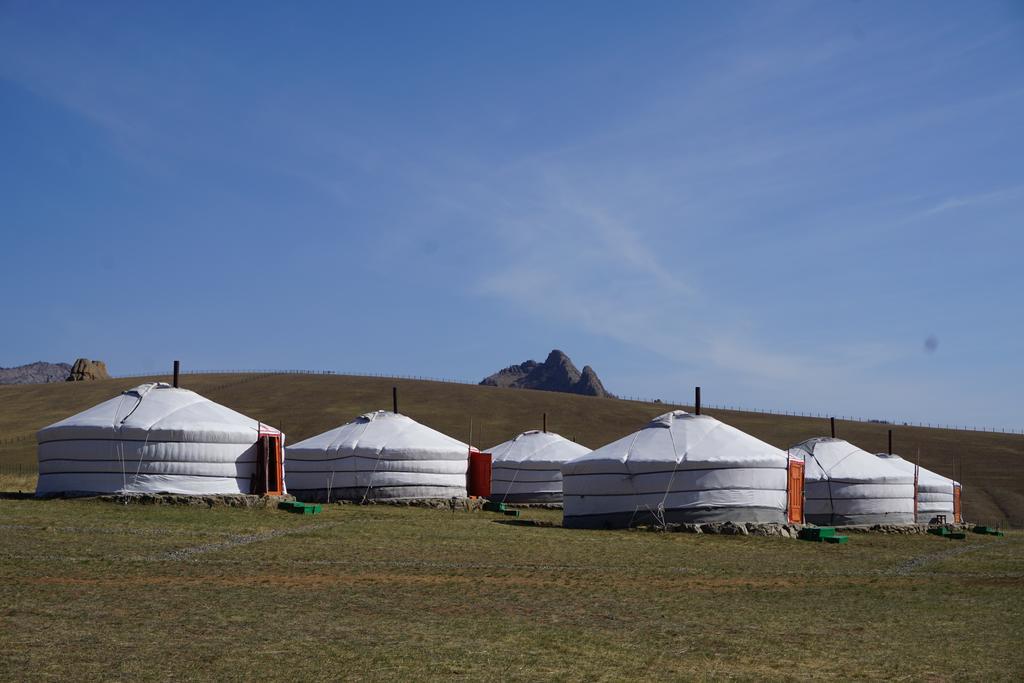 Отель My Mongolia Eco Ger Camp Nalayh Экстерьер фото