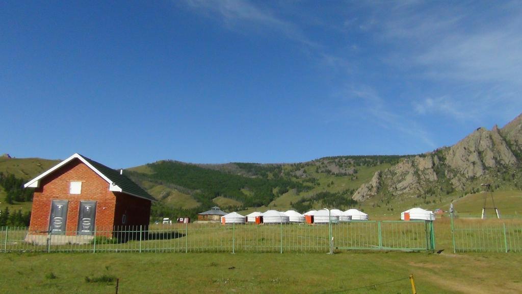 Отель My Mongolia Eco Ger Camp Nalayh Экстерьер фото