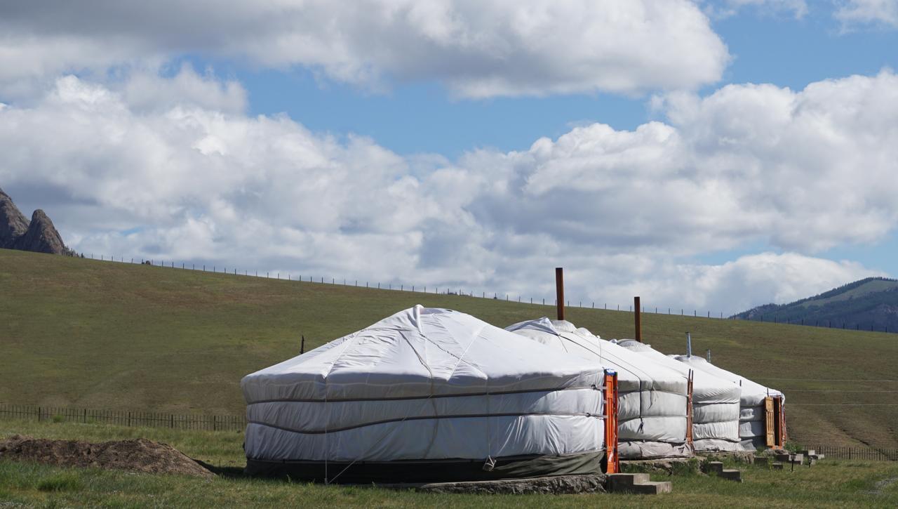 Отель My Mongolia Eco Ger Camp Nalayh Экстерьер фото