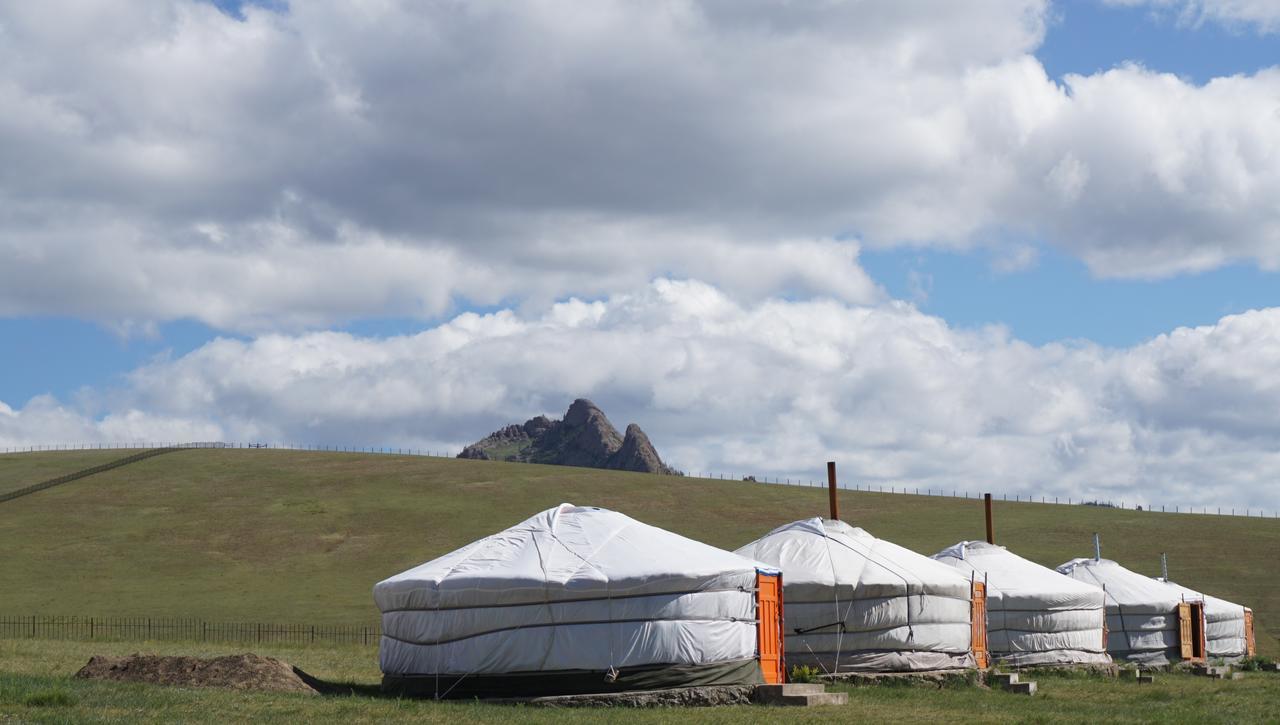 Отель My Mongolia Eco Ger Camp Nalayh Экстерьер фото