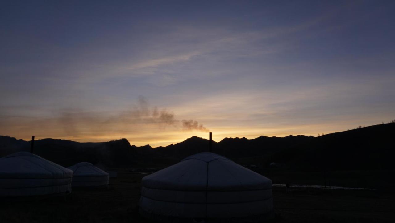 Отель My Mongolia Eco Ger Camp Nalayh Экстерьер фото